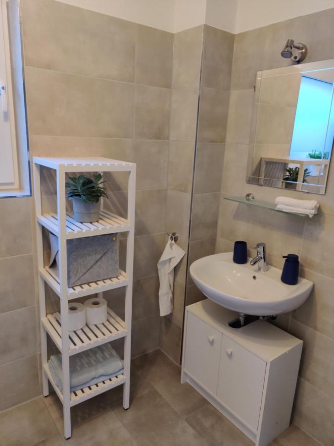 Moderne Neubau Ferienwohnung วิสบาเดน ภายนอก รูปภาพ
